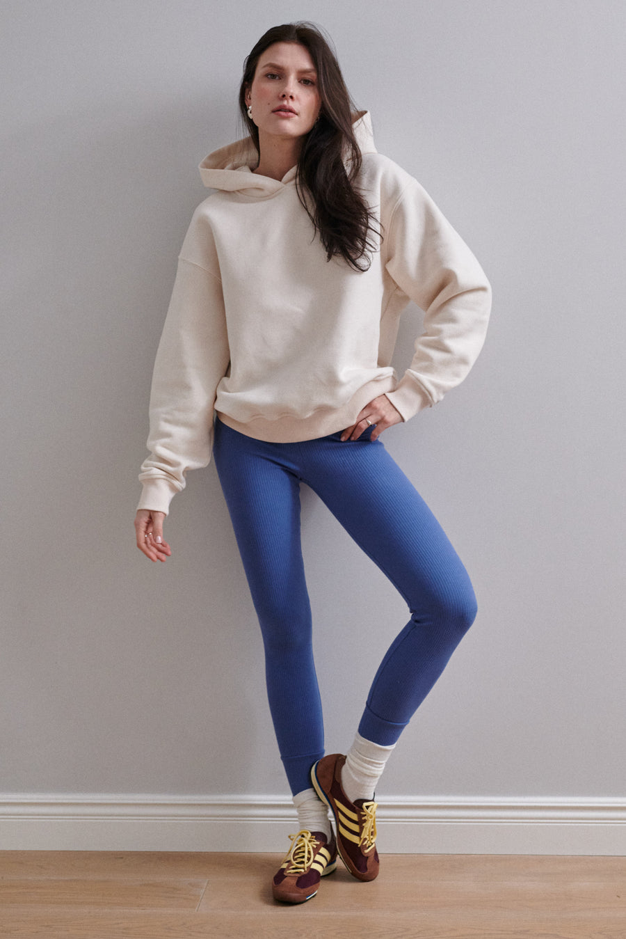 Leggings in organic cotton / 04 / 01 / cornflower blue *sweatshirt-in-organic-cotton-17-15-cream-white* ?The model is 176 cm tall and is wearing size XS?