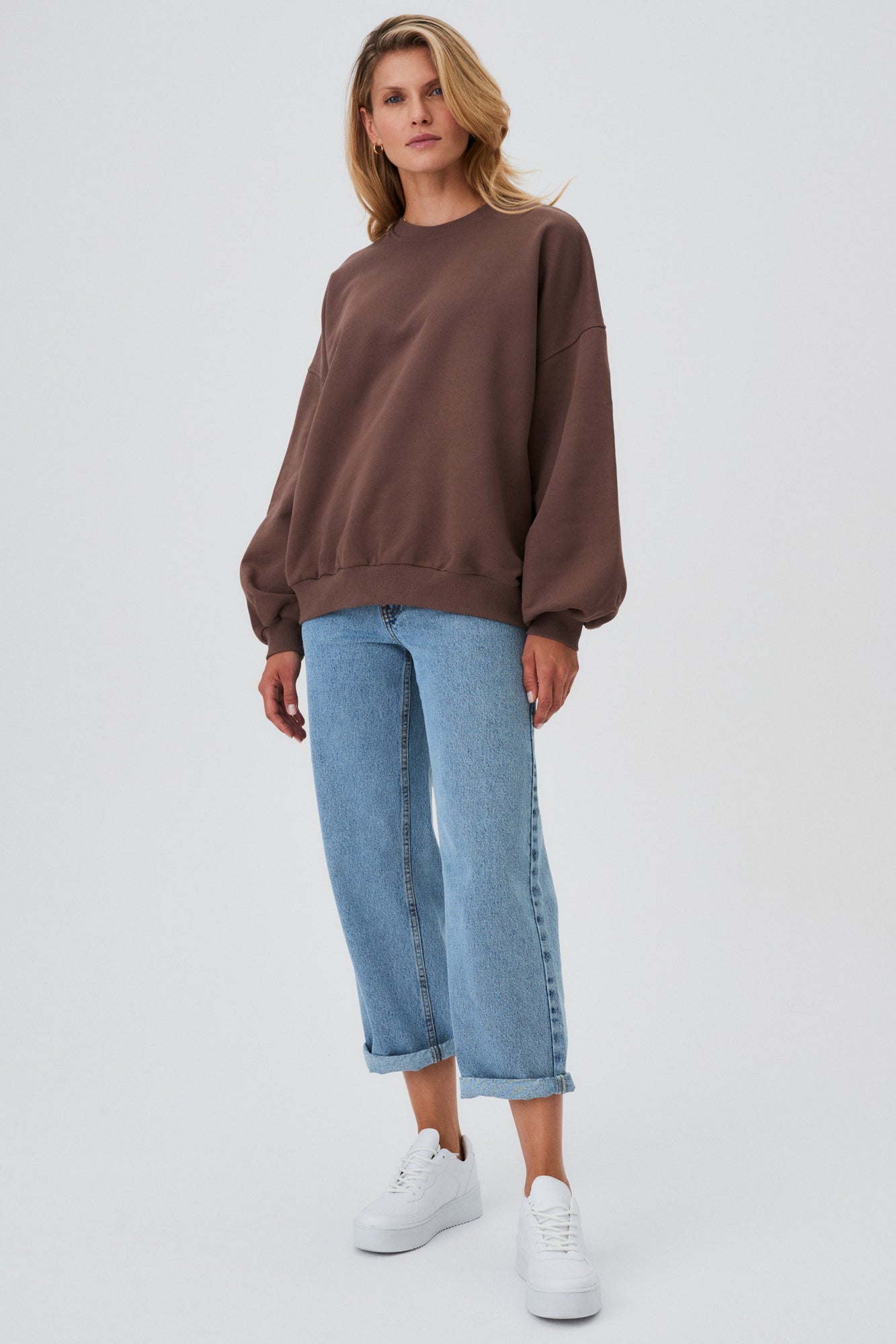 Sweatshirt in organic cotton / 17 / 12 / hazelnut *cropped-jeans-from-recycled-cotton-05-12-light-indigo* ?The model is 177cm tall and wears size XS/S? |
