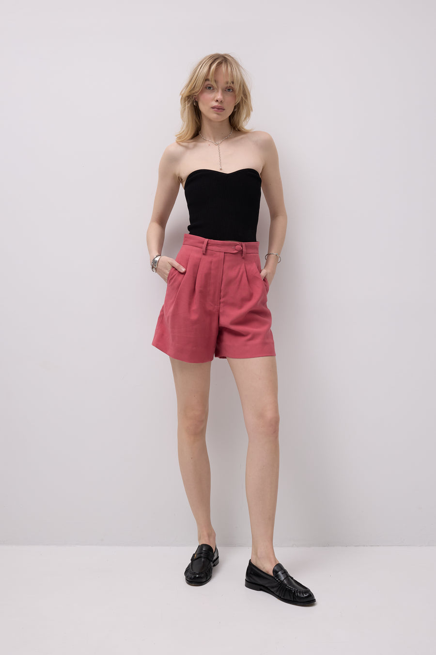 ?The model is 179cm tall and wears size XS?