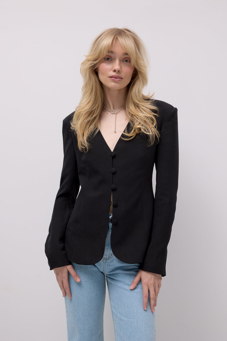 ?The model is 179cm tall and wears size XS?