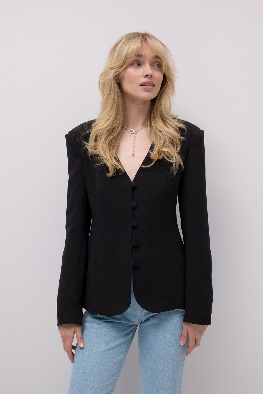 ?The model is 179cm tall and wears size XS?