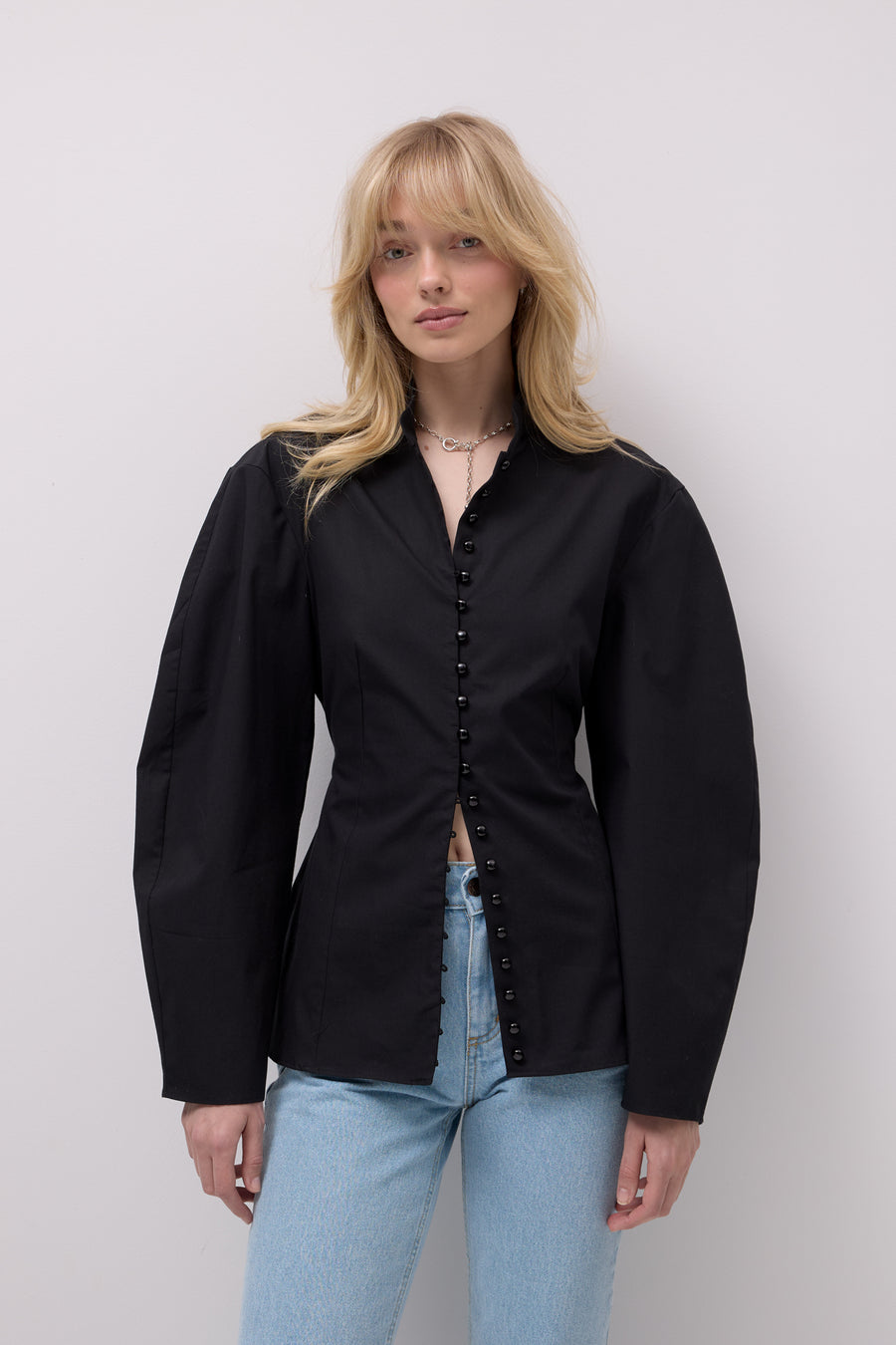 ?The model is 179cm tall and wears size XS?