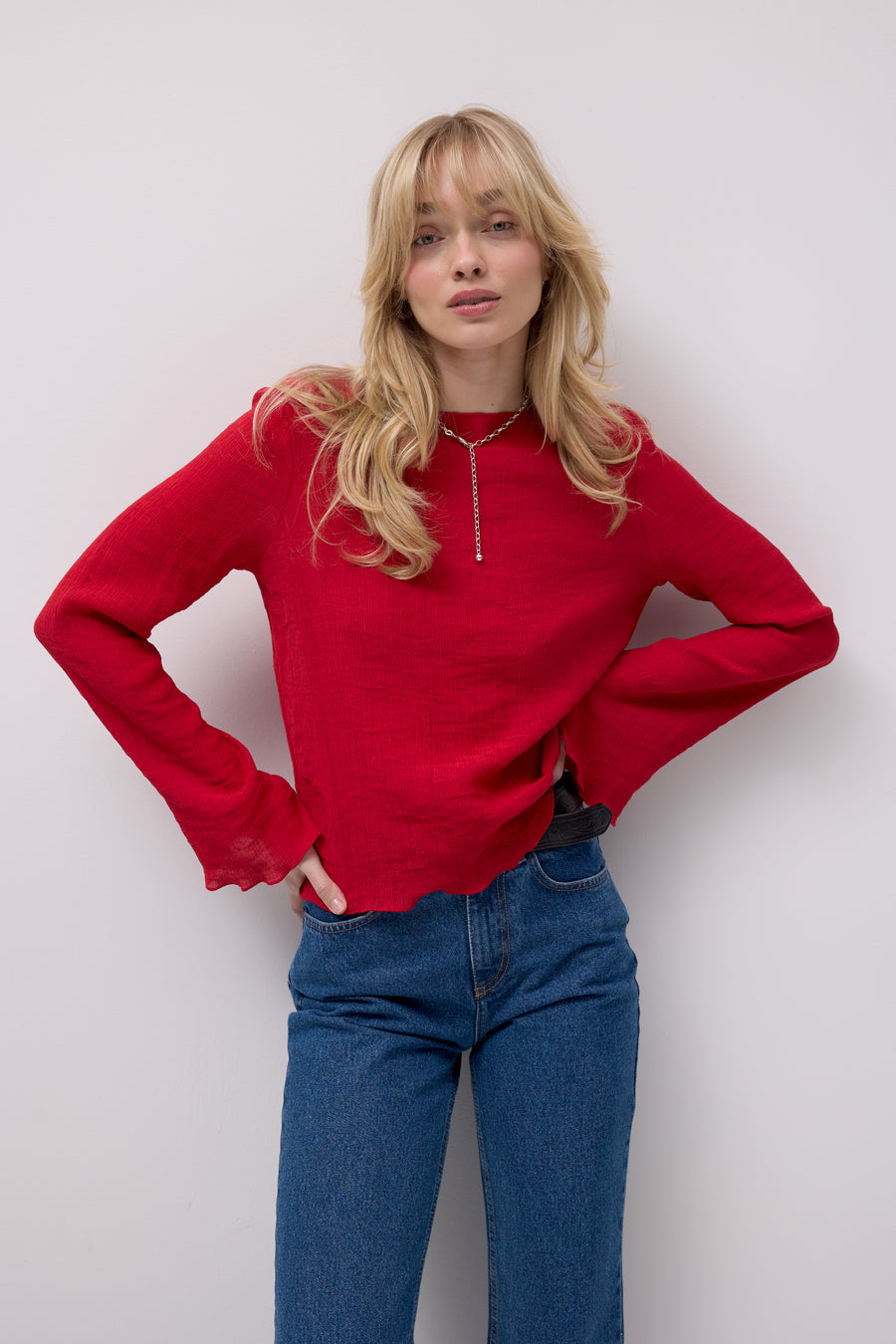 ?The model is 179cm tall and wears size XS? *Jeans-from-recycled-cotton-05-18-medium-indigo*