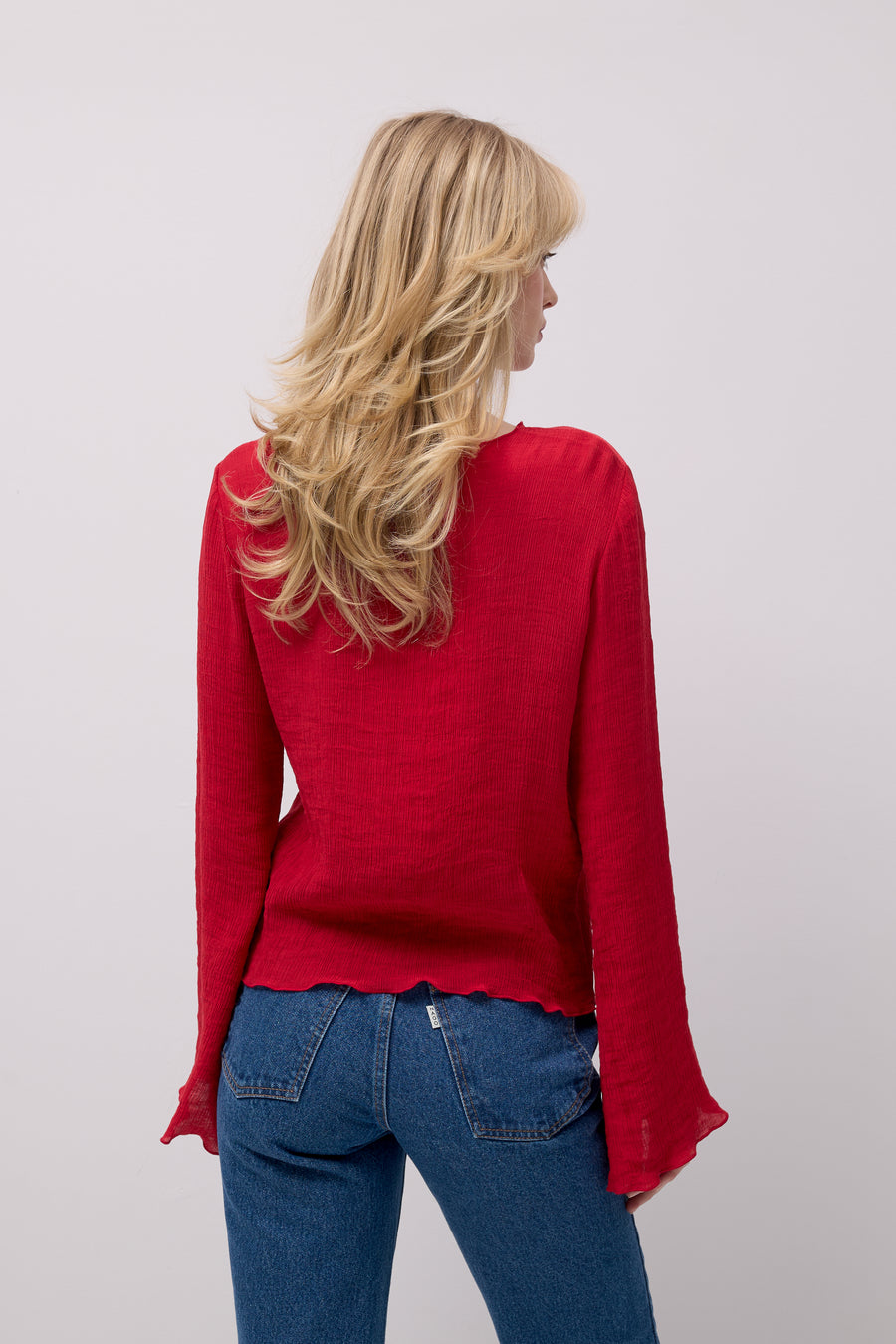 ?The model is 179cm tall and wears size XS? *Jeans-from-recycled-cotton-05-18-medium-indigo*