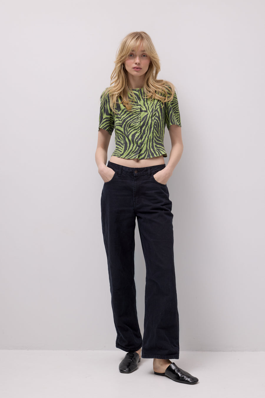 ?The model is 179cm tall and wears size XS?