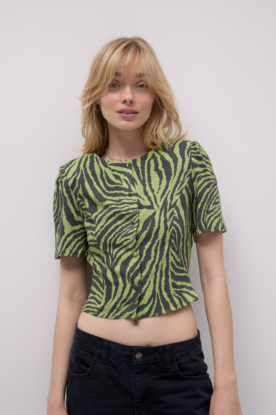 ?The model is 179cm tall and wears size XS?
