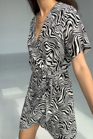 Dress in viscose & linen blend / 03 / 20 / zebra stripes