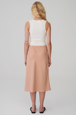 Tencel skirt / 07 / 05 / peach flower *top-in-organic-cotton-10-02-cream-white* ?The model is 173 cm high and wears size S?