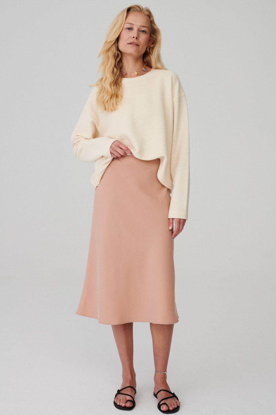 Tencel skirt / 07 / 05 / peach flower *sweatshirt-in-cotton-14-04-unbleached* ?The model is 173 cm high and wears size S?