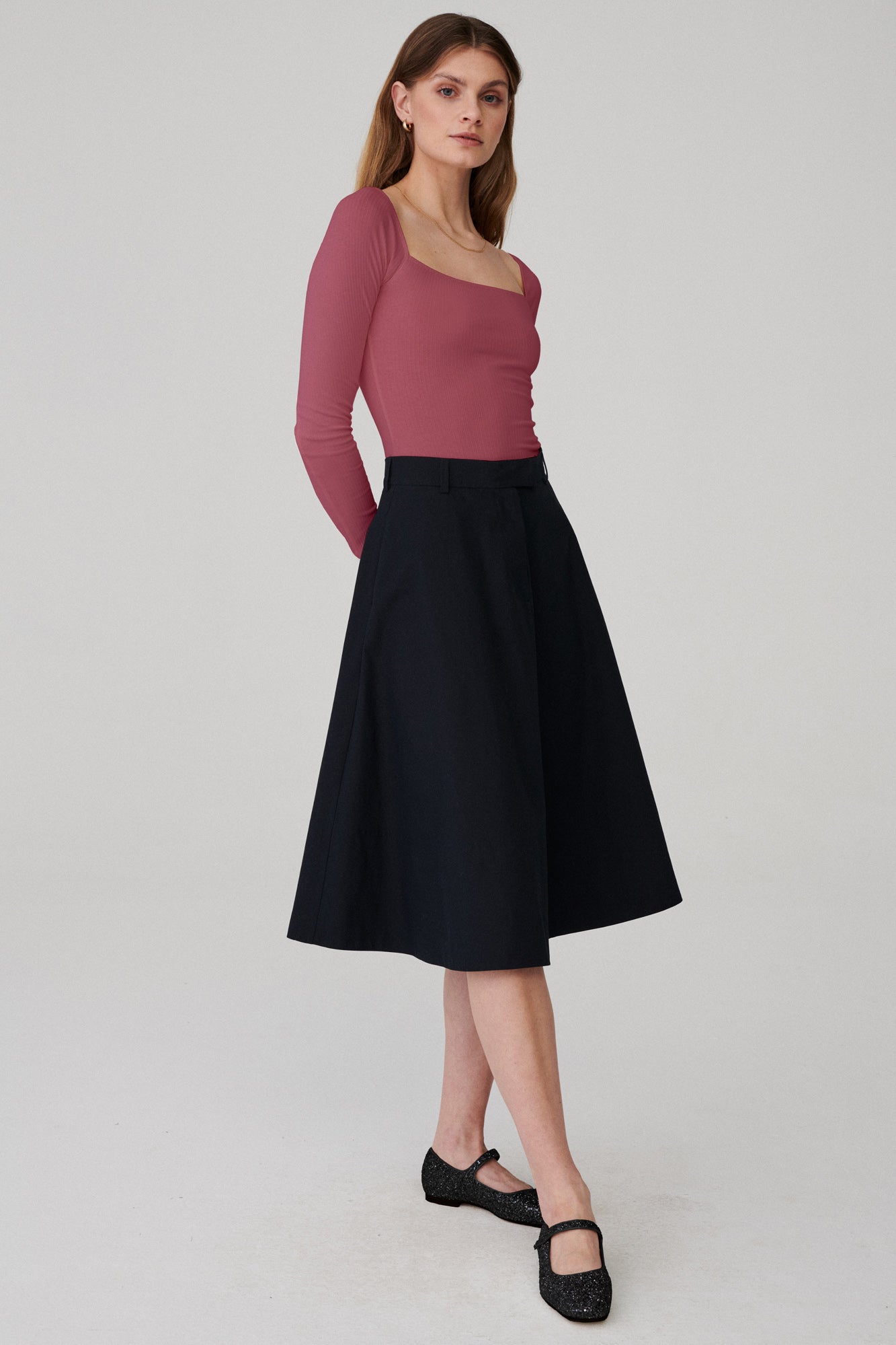 Bodysuit in organic cotton / 01 / 03 / raspberry pink *skirt-in-organic-cotton-07-06-onyx-black* ?The model is 177 cm high and wears size S?
