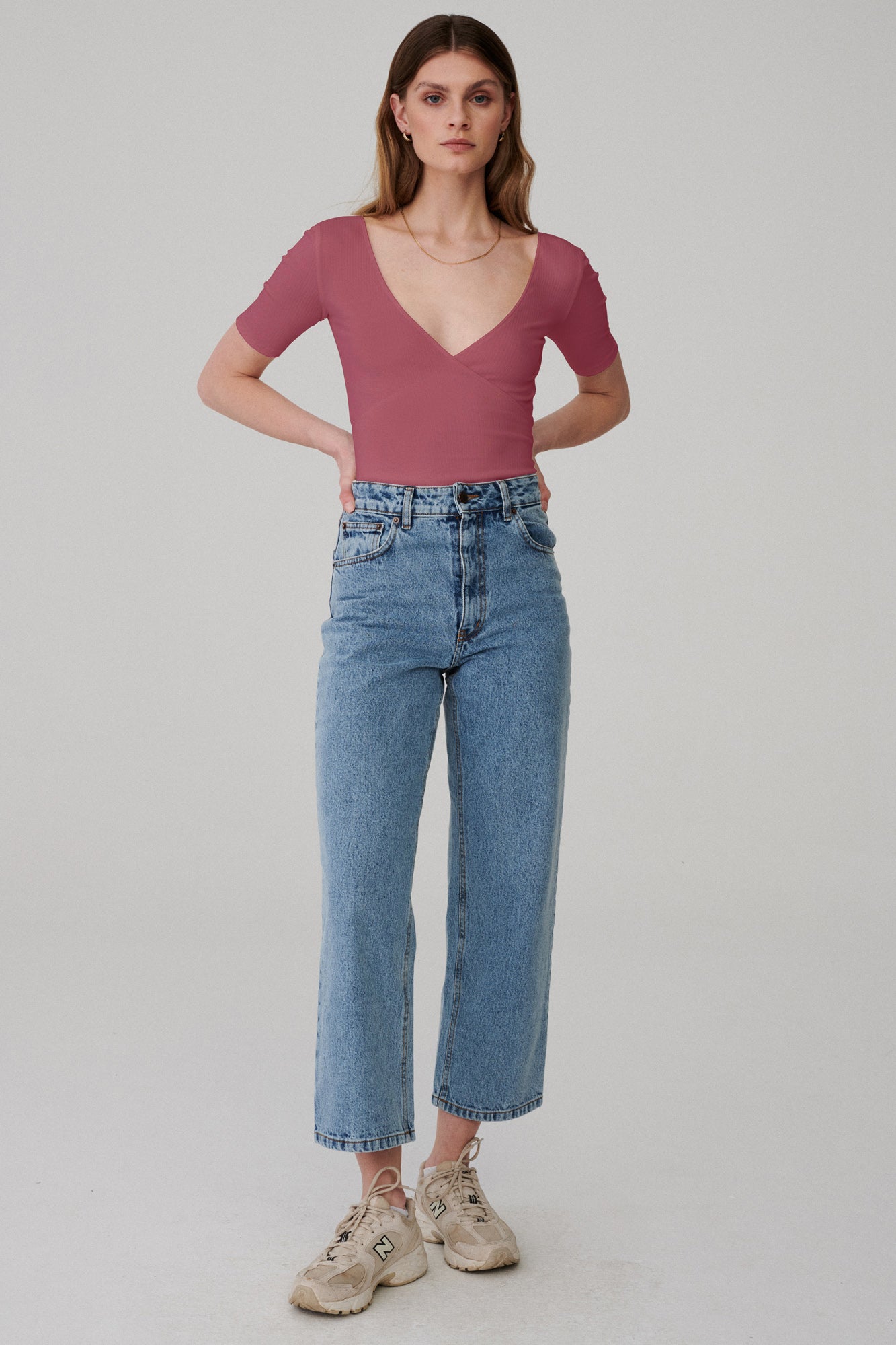 Bodysuit in organic cotton / 01 / 04 / raspberry pink *cropped-jeans-from-recycled-cotton-05-12-light-indigo* ?The model is 177 cm high and wears size S?