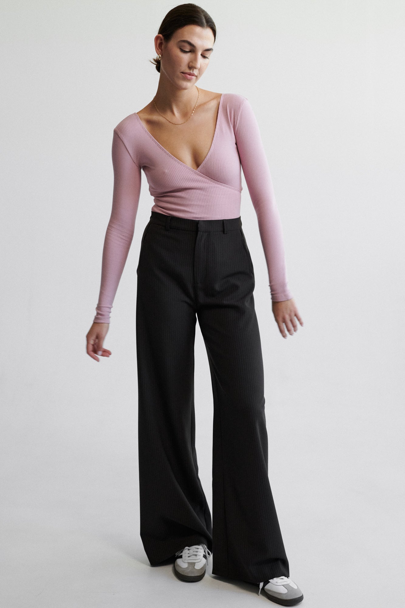 Bodysuit in organic cotton / 01 / 06 / peony pink ?The model is 178 cm tall and wears size XS?