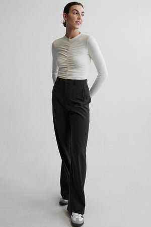Bodysuit in organic cotton featuring gathered detail / 01 / 37 / cream white *tencel-trousers-05-02-onyx-black* ?The model is 178 cm tall and wears size S?