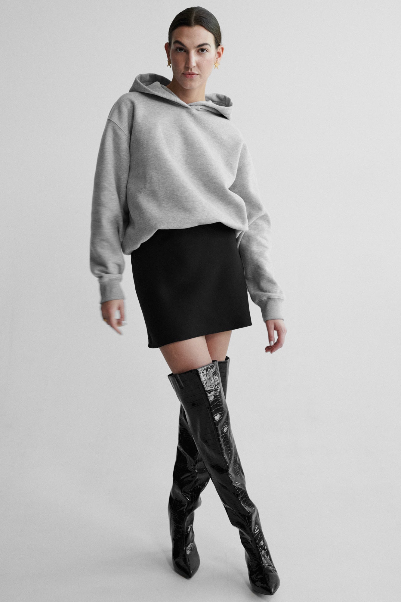  Skirt in Tencel™ / 07 / 07 / onyx black *sweatshirt-in-cotton-17-15-mist-grey* ?The model is 178 cm tall and wears size S?