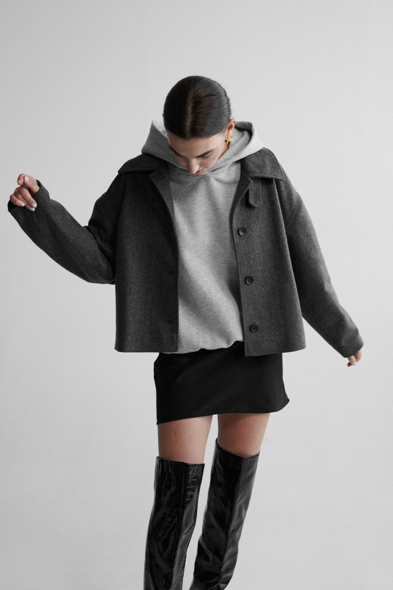 Recycled wool blend jacket / 18 / 08/ stone grey *sweatshirt-in-cotton-17-15-mist-grey, skirt-in-tencel-07-07-onyx-black* ?The model is 178 cm tall and wears size M/L?