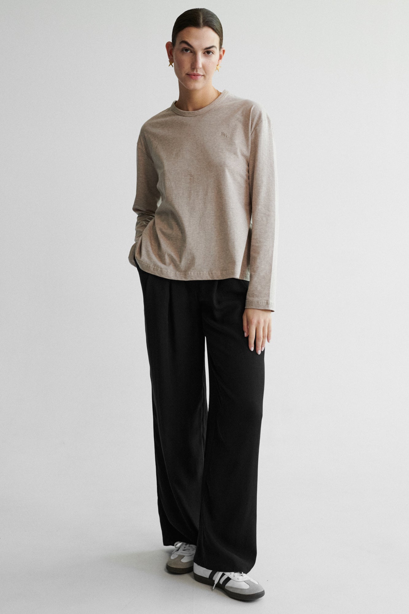Longsleeve in cotton / 14 / 20 / cappuccino *tencel-trousers-05-02-onyx-black* ?The model is 178 cm tall and wears size XS/S?