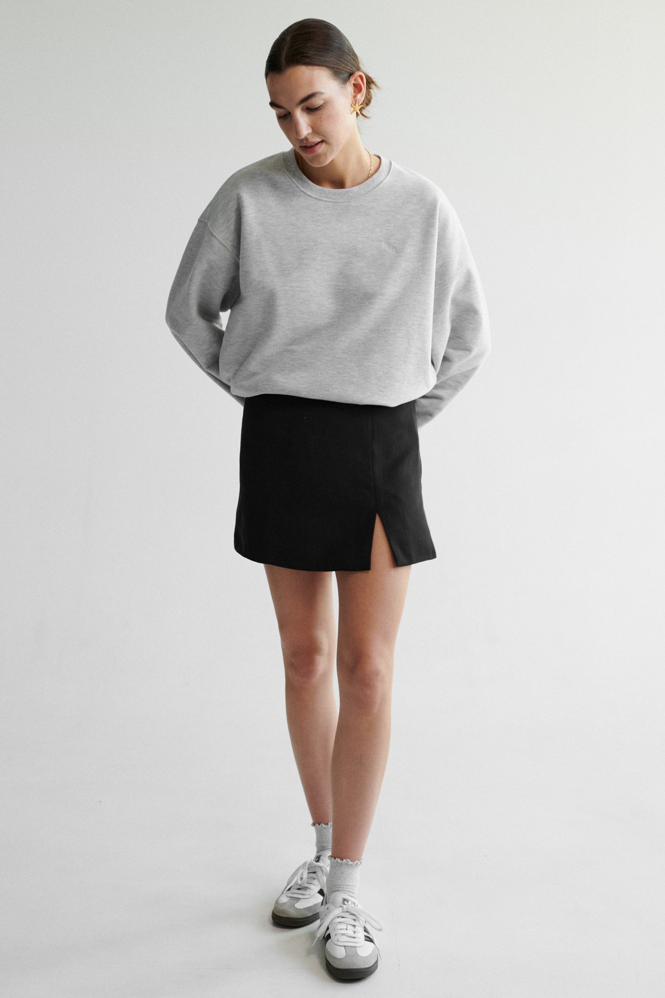 Fine Tencel™ skirt / 07 / 02 / onyx black *sweatshirt-in-cotton-17-16-mist-grey-monogram* ?The model is 178 cm tall and wears size S?