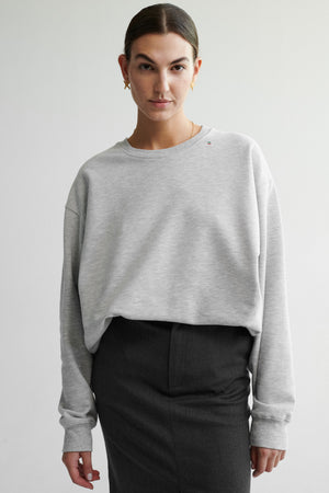 Sweatshirt in cotton / 17 / 16 / mist grey / cherry ?The model is 178 cm tall and wears size XS/S?
