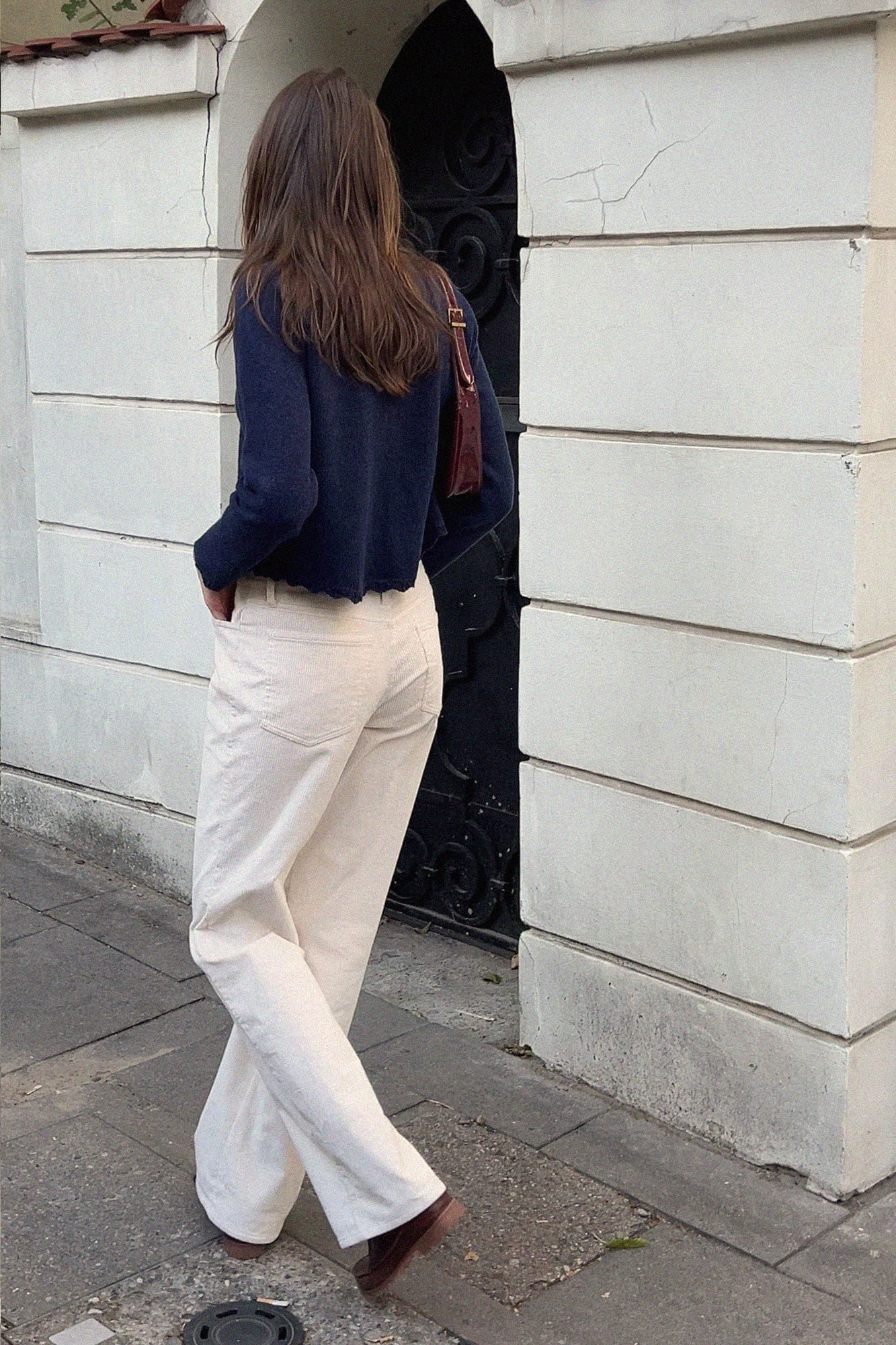 Cotton corduroy trousers / 05 / 20 / cream white ?Model is 180cm tall and wears size M?