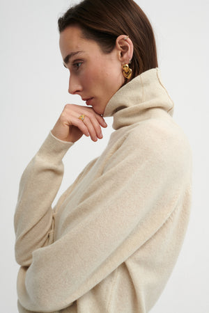 Sweater in merino wool / 16 / 13 / almond milk