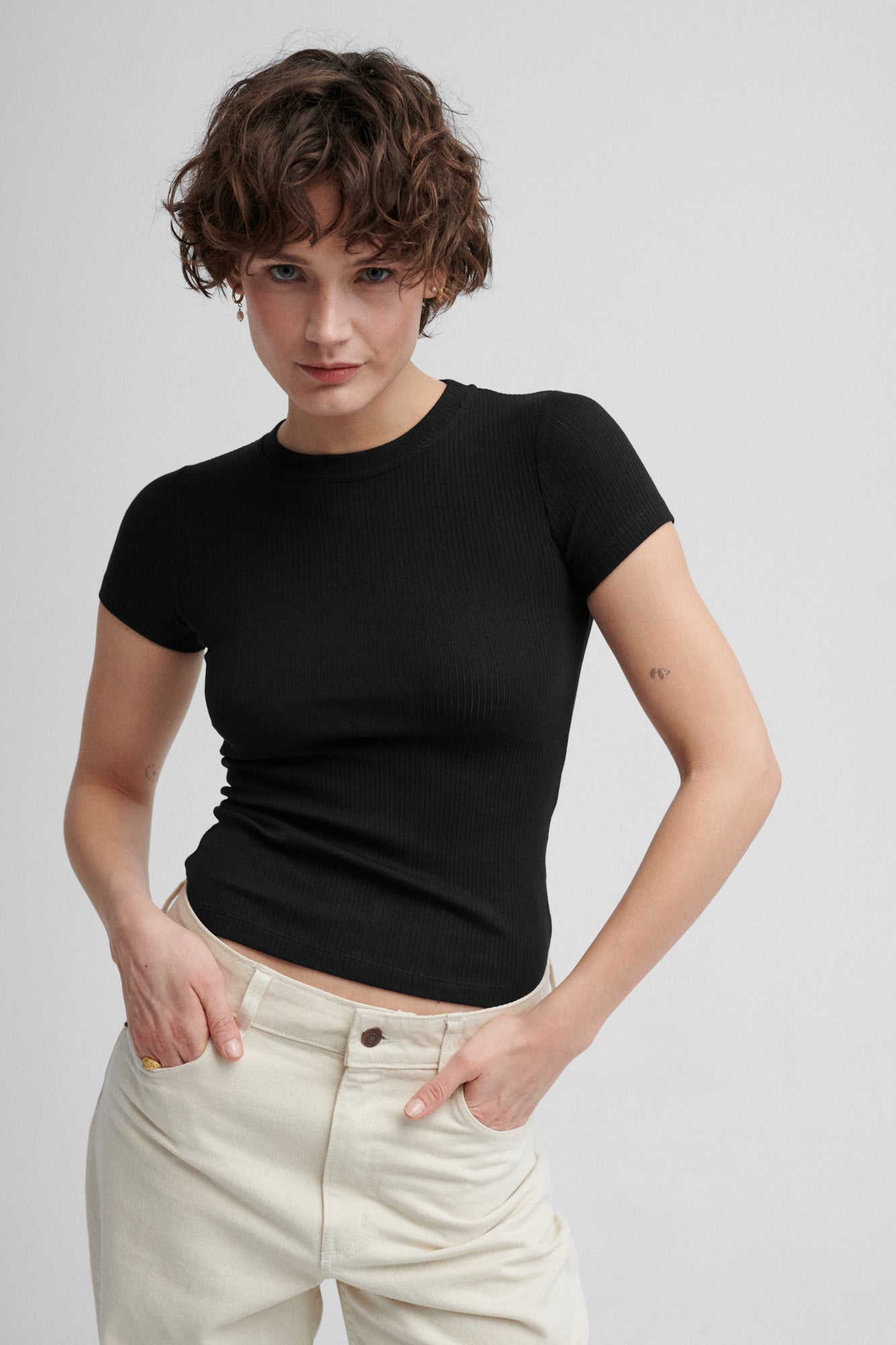 T-shirt in organic cotton / 13 / 04 / onyx black