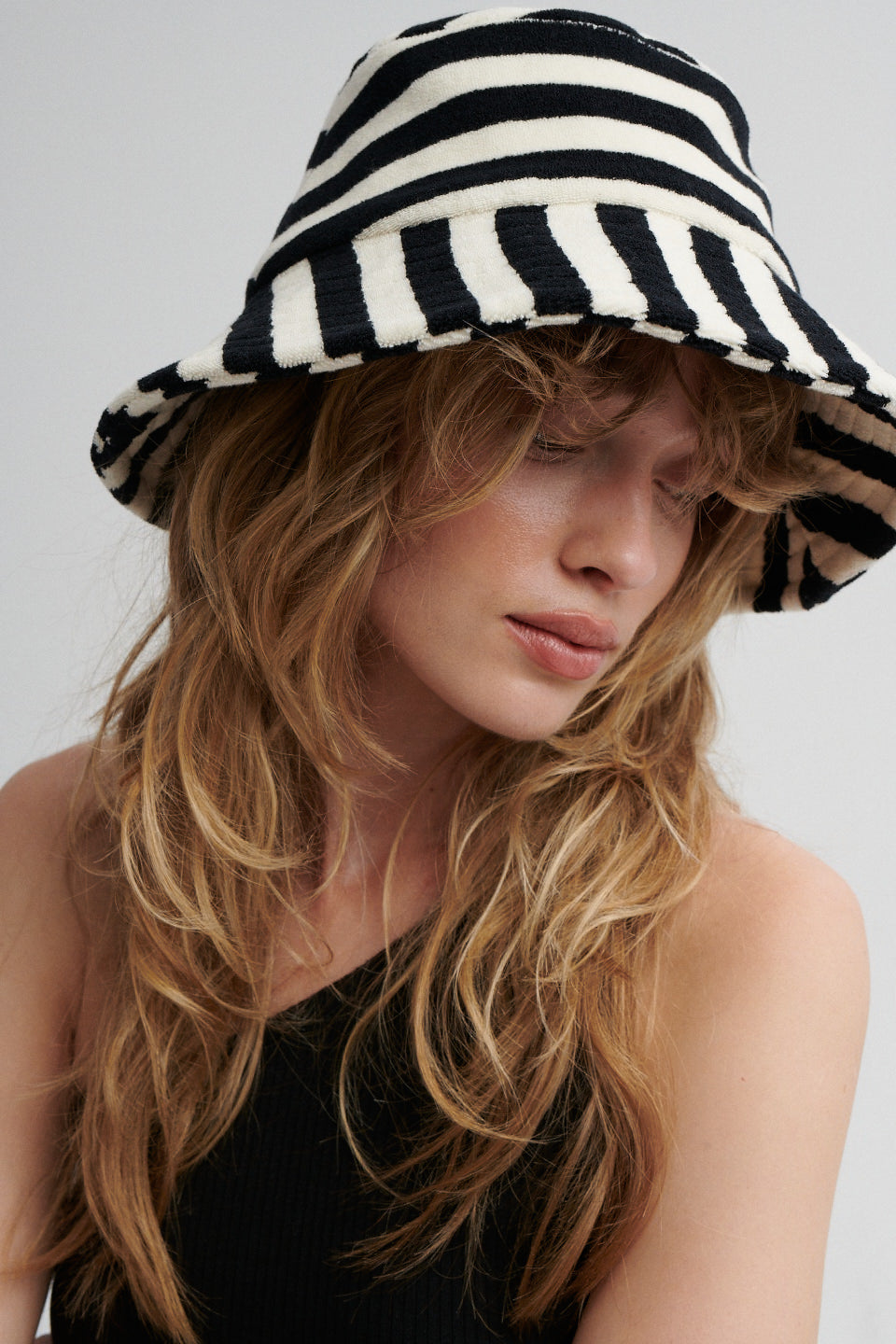 Terry cotton bucket hat / 21 / 09 / black stripes