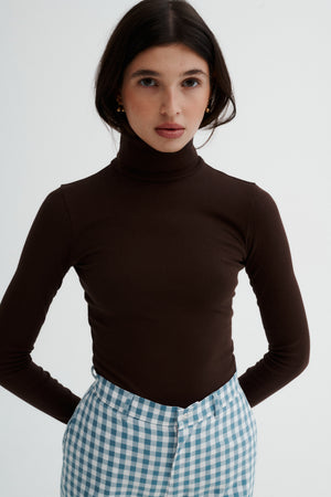 Turtleneck in organic cotton / 15 / 02 / dark chocolate