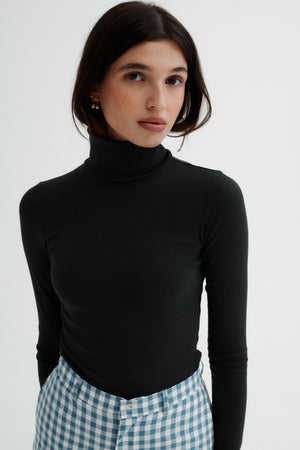 Turtleneck in organic cotton / 15 / 02 / onyx black