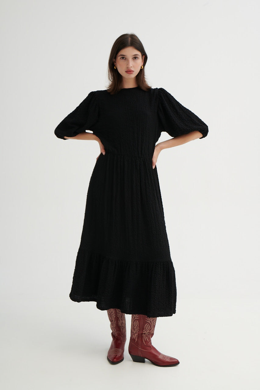 Dress in viscose / 03 / 24 / onyx black *The model is 175 cm tall and wears size XS/S?