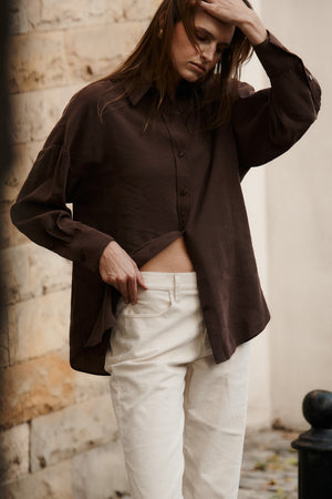 Cotton corduroy trousers / 05 / 20 / cream white *modal-shirt-12-16-dark-chocolate*?Model is 180cm tall and wears size M?