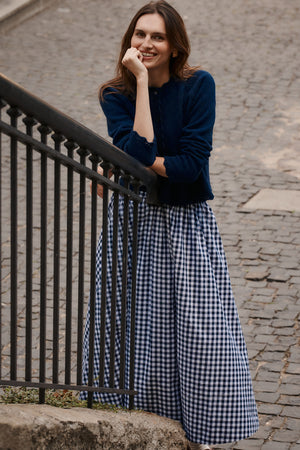 Skirt in cotton / 07 / 11 / night blue ?Model is 180cm tall and wears size XS?
