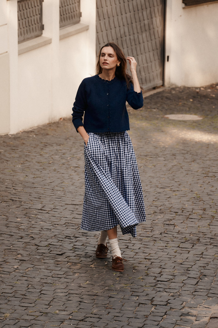 Skirt in cotton / 07 / 11 / night blue ?Model is 180cm tall and wears size XS?
