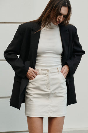 Cotton corduroy skirt / 07 / 12 / cream white *blazer-in-virgin-wool-18-09-dark-wood,turtleneck-in-organic-cotton-15-02-cream-white* ?Model is 180cm tall and wears size S?