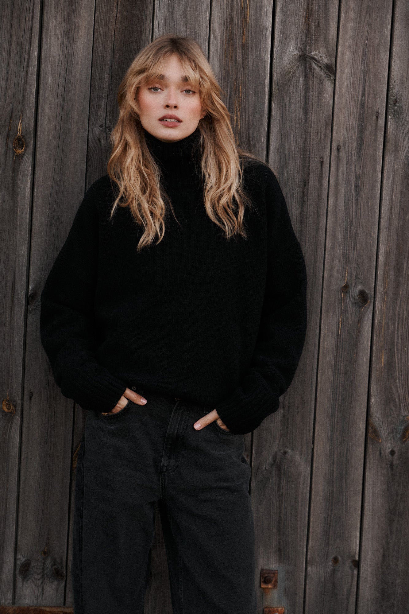 Turtleneck in wool / 16 / 16 / onyx black?The model is 178 cm tall and is wearing size M/L?