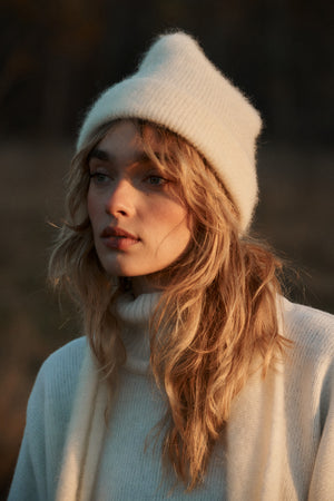 Beanie in mohair & alpaca blend / 21 / 15 / cream white *turtleneck-in-wool-16-16-cream-white,scarf-in-mohair-alpaca-blend-21-15-cream-white*