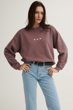 Sweatshirt in cotton / 17 / 19 / dusty mauve *jeans-from-recycled-cotton-05-18-light-indigo* ?The mode is 176 cm tall ad is wearing size XS/S?