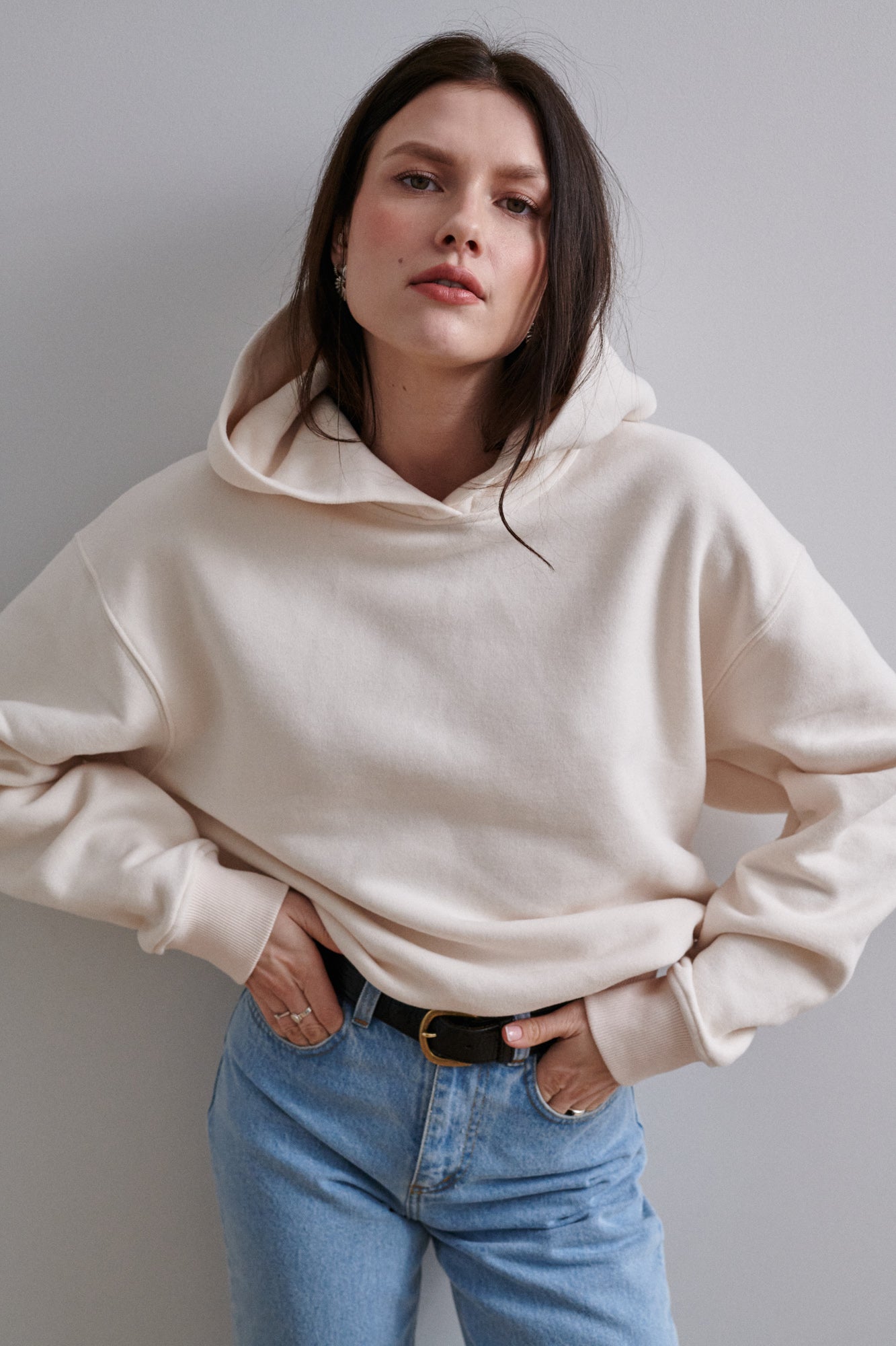 Sweatshirt in organic cotton / 17 / 15 / cream white *jeans-from-recycled-cotton-05-18-light-indigo* ?The model is 176 cm tall and is wearing size XS/S?