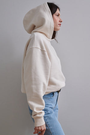 Sweatshirt in organic cotton / 17 / 15 / cream white *jeans-from-recycled-cotton-05-18-light-indigo* ?The model is 176 cm tall and is wearing size XS/S?