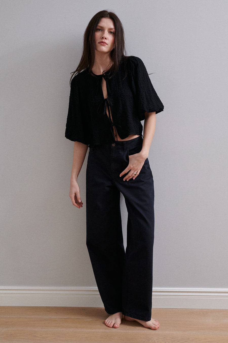 Shirt in viscose / 12 / 15 / onyx black ?The model is 176 cm tall and is wearing size XS/S?