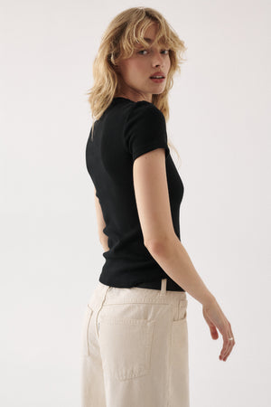 T-shirt in organic cotton / 13 / 04 / onyx black