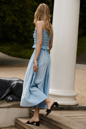 Skirt in modal / 07 / 11 / glacier blue *top-in-modal-11-04-glacier-blue* ?The model is 179 cm tall and is wearing size XS?
