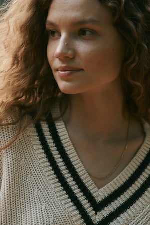 V-neck sweater in organic cotton / 16 / 11 / cream white