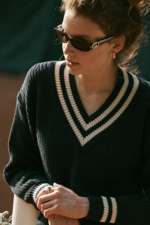 V-neck sweater in organic cotton / 16 / 11 / night blue