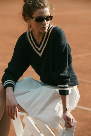 V-neck sweater in organic cotton / 16 / 11 / night blue