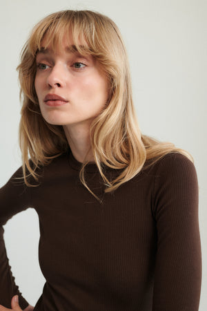 Longsleeve in organic cotton / 14 / 23 / dark chocolate