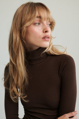 Turtleneck in organic cotton / 15 / 08 / dark chocolate