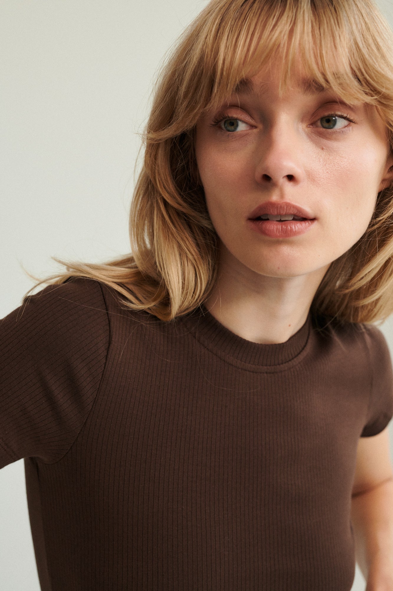 T-shirt in organic cotton / 13 / 04 / dark chocolate