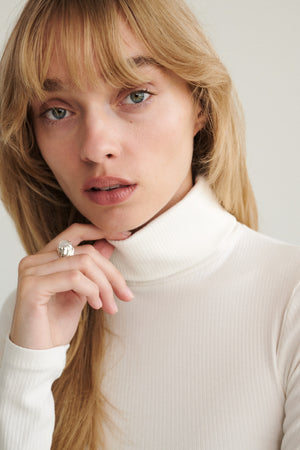 Turtleneck in organic cotton / 15 / 08 / cream white