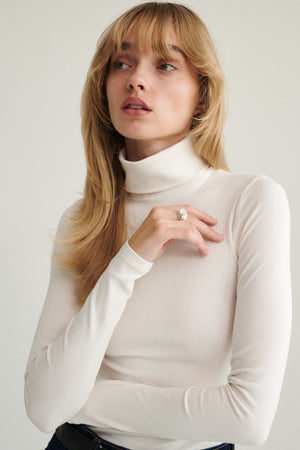 Turtleneck in organic cotton / 15 / 08 / cream white