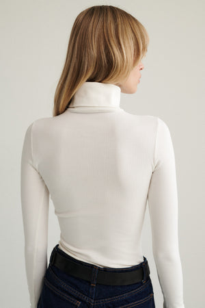 Turtleneck in organic cotton / 15 / 08 / cream white
